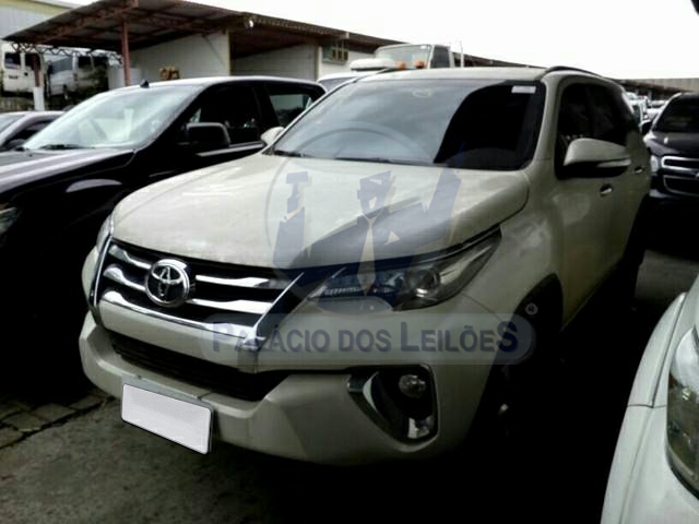 LOTE 037 - Toyota Hilux SW4 SRX 4x4 2.8 TDI 16V 2017